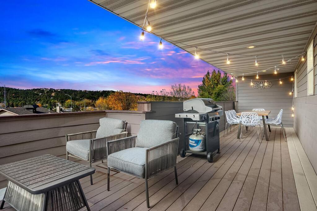 Modern Home-Garage-Scenic Patio Rapid City Exterior photo