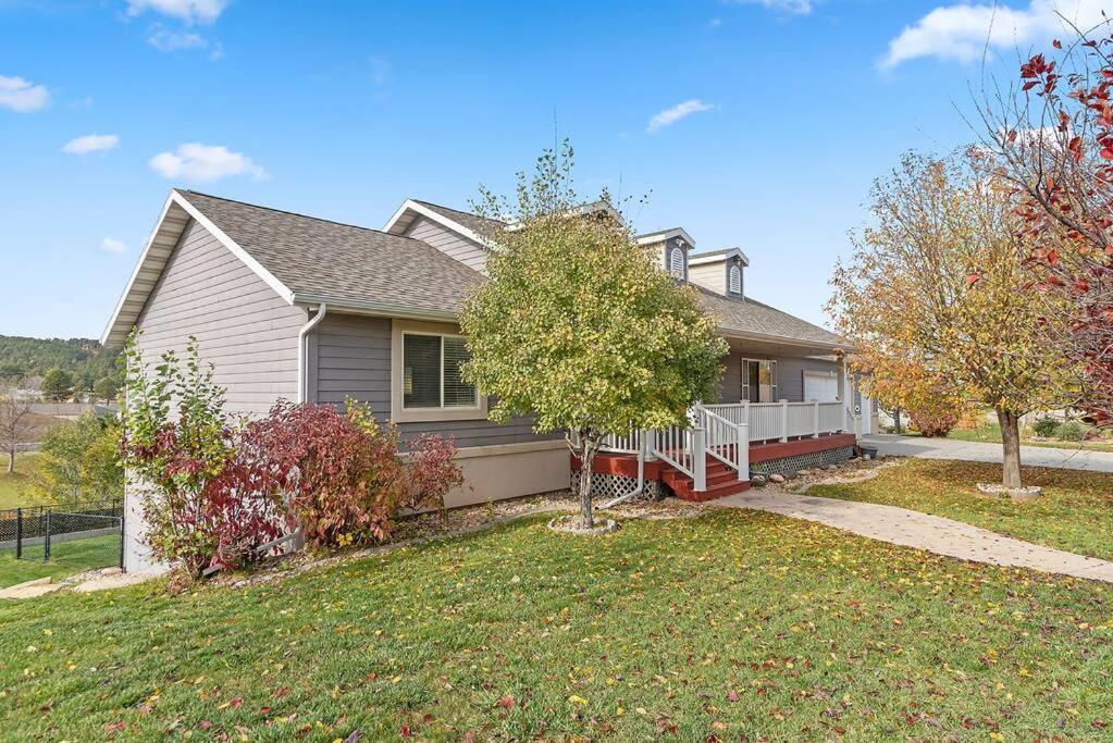Modern Home-Garage-Scenic Patio Rapid City Exterior photo